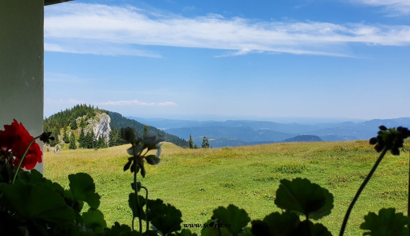 Călători pe potecile din Piatra Mare