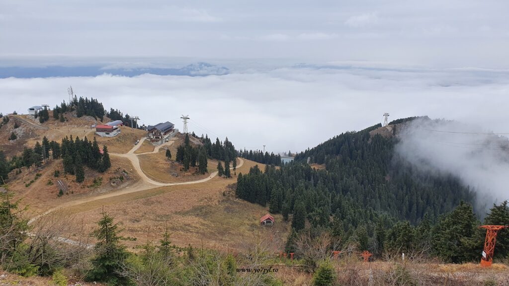 Prin nori și ceață spre înălțimi brașovene